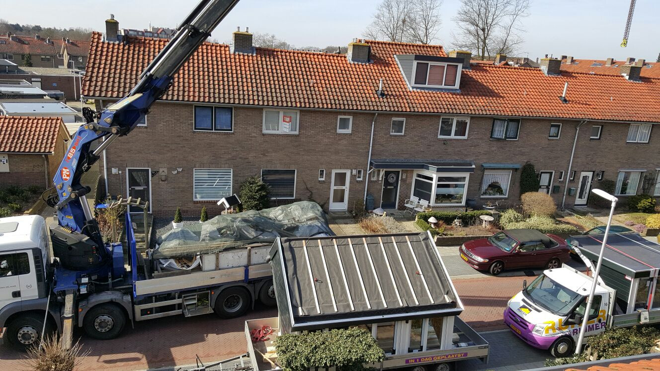 Bussum dakopbouw plaatsing aanhanger en hijskraan.