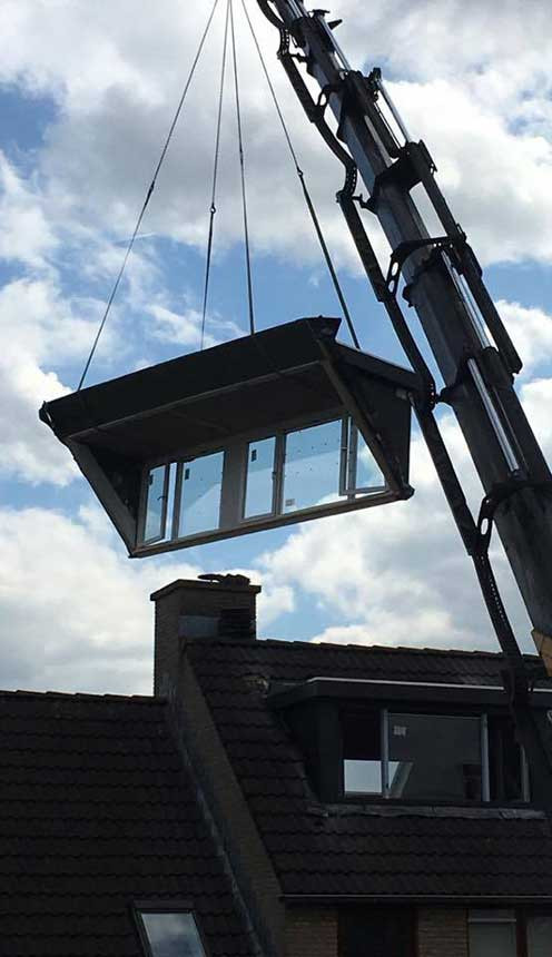 Prefab dakkapel plaatsen Rotterdam met kraan.